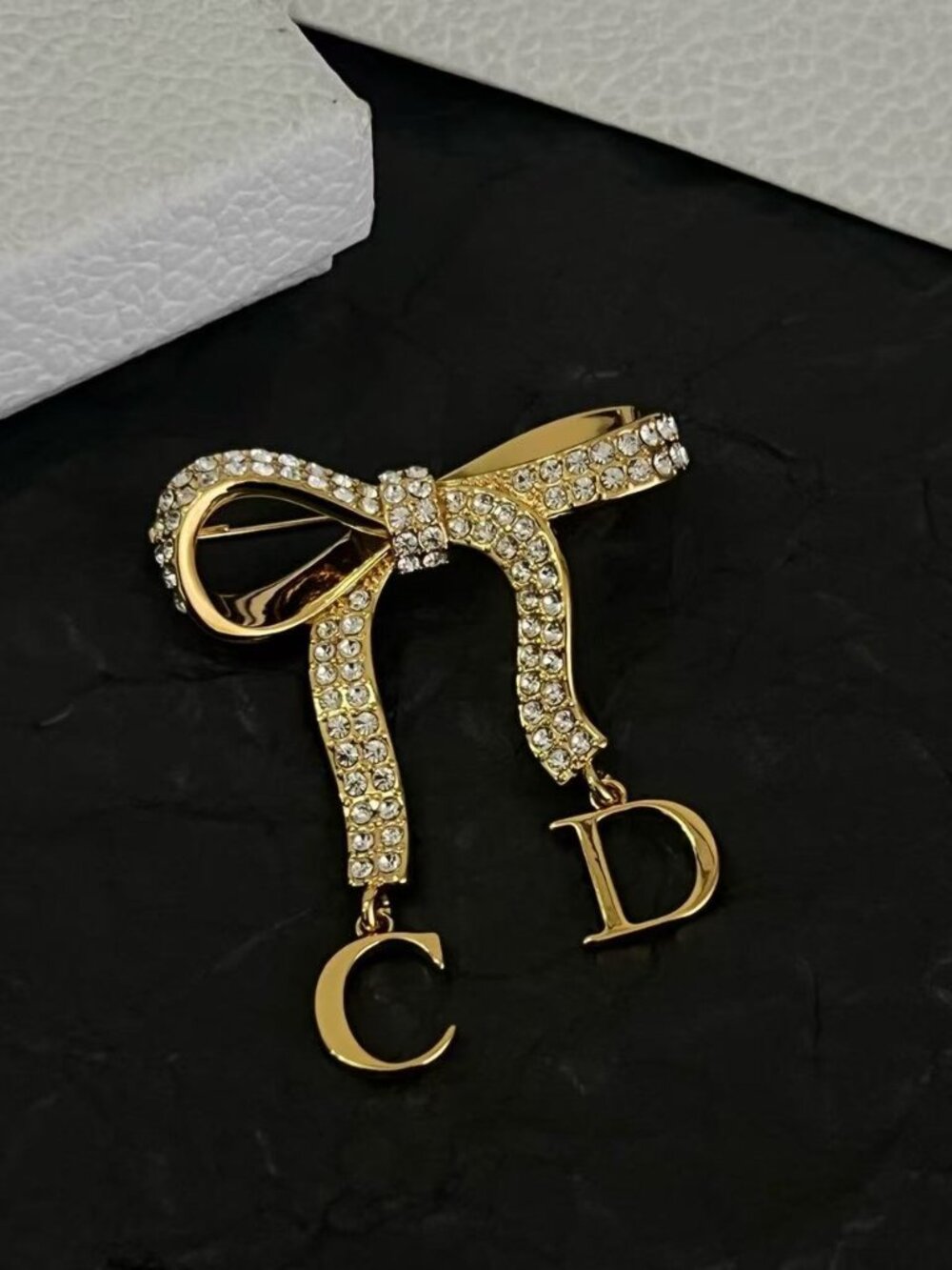 🏃Dior brooch